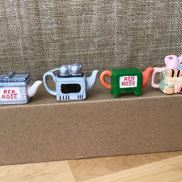 Red Rose Tea Pots - Picture 9 of 13